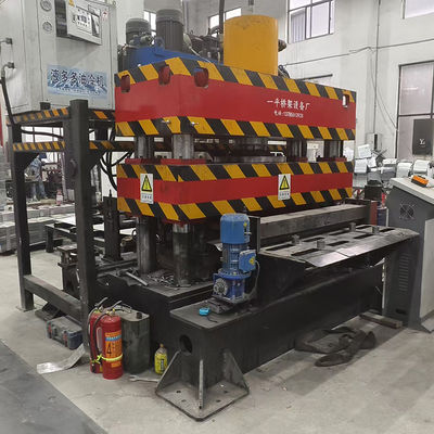Un bon prix. Équipement de production de plateaux de câbles électriques de 22 kW à pression hydraulique en ligne